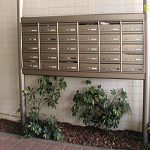 T1024 – מעמד רצפה תקרה לתיבות דואר