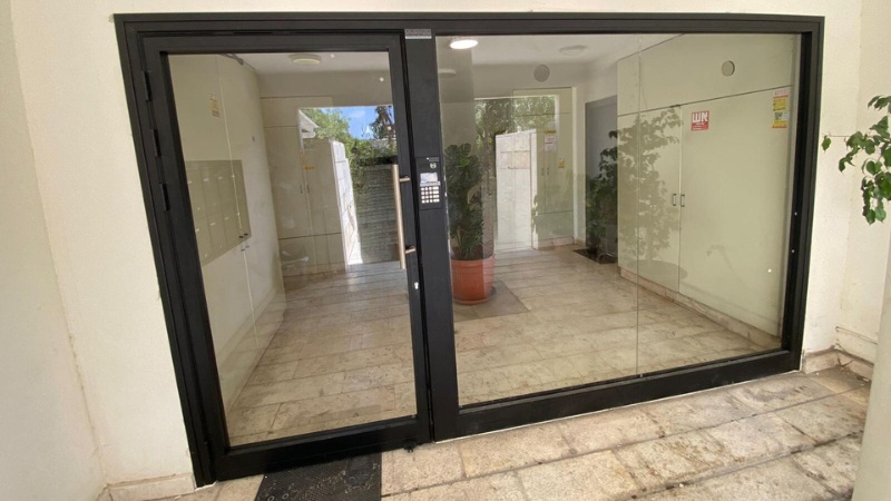 דלתות אלומיניום